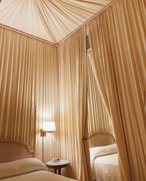 Elizabeth Damrich, 4 Poster Bed Canopy, Charleston Bedroom, Tent Room, Canopy Bed Curtains, Bedroom Nook, Mark D Sikes, Bedroom Drapes, Bedroom Bliss