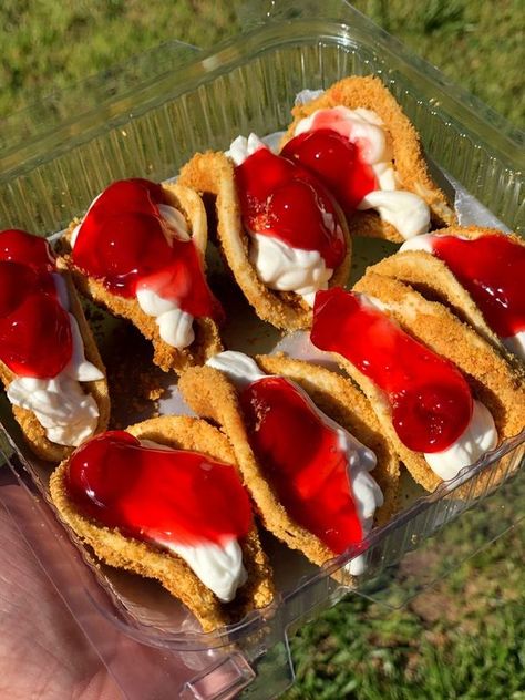 Cheesecake Tacos Recipe, Strawberry Cheesecake Tacos, Cheesecake Tacos, Mini Strawberry Cheesecake, Dessert Taco, Things To Cook, Taco Shell, Taco Ingredients, Strawberry Topping