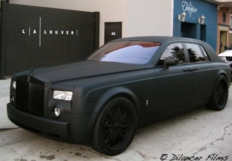 Matte black rolls royce 😍 Black Rolls Royce, Matte Cars, Sports Cars Ferrari, Matte Black Cars, Black Cars, Girly Car, Lifestyle Influencer, Rolls Royce Phantom, Good Year