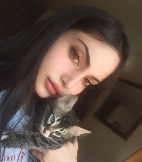 hely on Instagram: “women and cats will do as they please” Beauty Shots, Aesthetic Women, Baddie Makeup, Instagram Photo Inspiration, Dream Hair, Cute Makeup, Girl Icons, Beautiful Eyes, Pretty Face