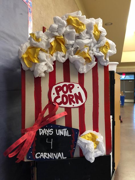 DIY, inexpensive carnival decoration of an oversized popcorn box made with cardboard, paint, construction paper, tissue paper, and some glue. Popcorn Parade Float Ideas, Tissue Paper Popcorn, Carnival Decorations Diy, Diy Carnival Decorations, Carnival Photo Props, Circus Decorations Diy, Hollywood Homecoming, Carnival Fundraiser, Math Carnival