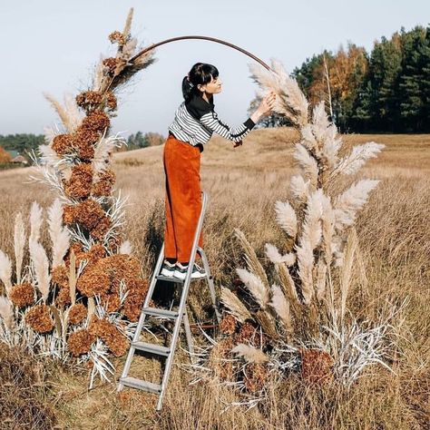 Delicate Arch, Festival Bride, Ceremony Arch, Wedding Boho, Wedding Cake Designs, Pampas Grass, Bohemian Wedding, Rehearsal Dinner, Wedding Arch