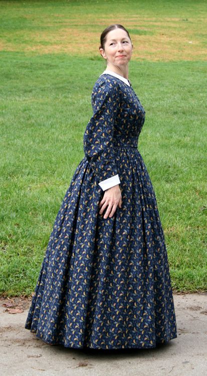 Vintage Little House on the Prairie Dress. Blue Cotton Calico with Lace and VERY FULL Skirt. Retro Dress or Costume Little House On The Prairie Dresses, 1830 Dress, Little Women Costumes, Pioneer Clothing, 1860s Dresses, Pioneer Dress, Calico Dress, Leaf Dress, 1860 Fashion