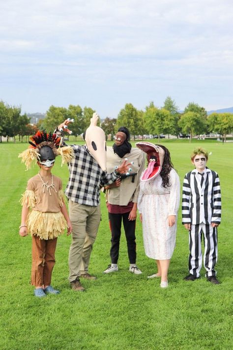 26 DIY Beetlejuice Costume Ideas Diy Beetlejuice Costume, Diy Beetlejuice, Witch Doctor Costume, Angry Birds Costumes, Diy Halloween Costume Ideas, Costume Ideas For Halloween, Beetlejuice Costume, Lego Costume, Beetlejuice Halloween