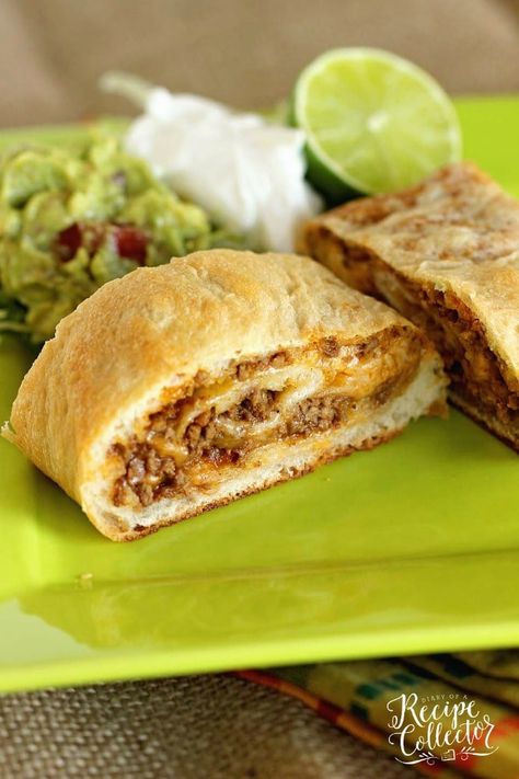 Mexican Stromboli Recipe, Ground Beef Pizza Dough, Cheesy Stuffed Taco Bread, Pizza Filling Ideas, Taco Stromboli Recipe, Taco Calzone Recipe, Ground Beef Calzone Recipe, Refrigerated Pizza Dough Recipes, Calzones With Pizza Dough Pillsbury