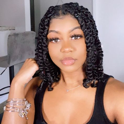 27 Twist Hairstyles - Natural & with Extensions! Bohemian Curly Hair, Cabello Afro Natural, Passion Twists, Braids Ideas, Natural Hairstyle, Natural Hair Twists, Twist Braid Hairstyles, Pelo Afro, Short Braids