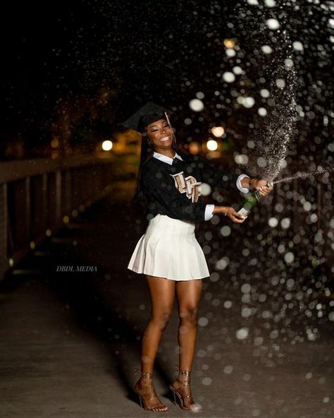 Larry Dula | Houston Videographer | Photographer on Instagram: "Nylah Jordan signing off ✨🍾 🎓 Grad: @_lovesmenot // Shot by: @dbdlmedia #ucfgrad #graduationpictures" Graduation Pictures With Baby, Ucf Graduation Pictures, Ucf Grad, Signing Off, Grad Shoot, Graduation Picture, Grad Photoshoot, 2024 Graduation, Graduation Photoshoot