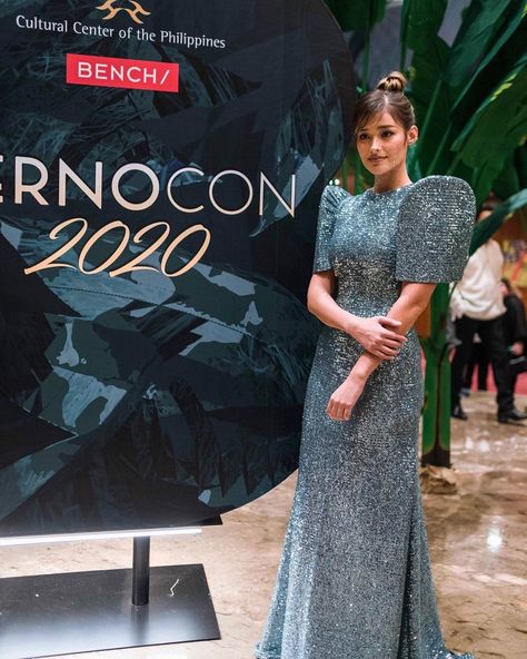 Liza Soberano Filipiniana, Philippines Dress, Modern Filipiniana Gown, Filipiniana Wedding Dress, Clothing Boutique Ideas, Goddess Beauty, Modern Filipiniana Dress, Filipiniana Wedding, Luau Dress