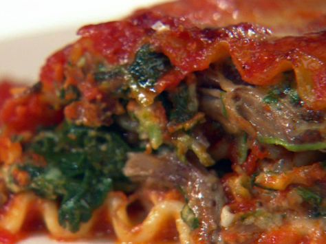 5-star reviews... short rib lasagna. Short Rib Lasagna, Lasagna Rolls Recipe, Giada Recipes, Lasagna Roll, Lasagna Rolls, Short Rib, Ribs Recipe, Giada De Laurentiis, Beef Short Ribs