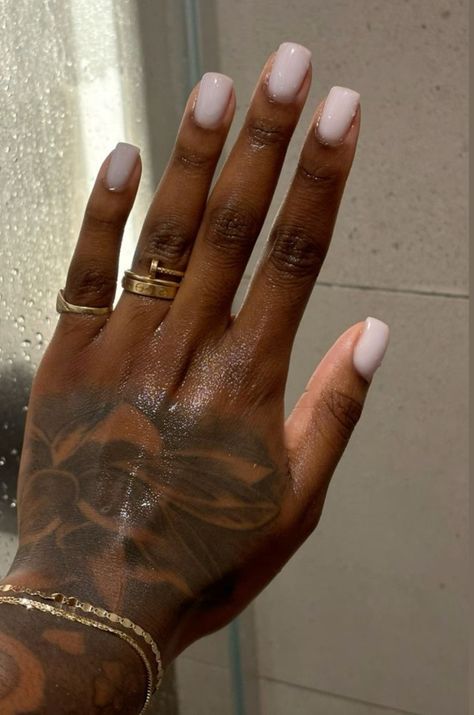 Dip Nails On Dark Skin, Solid Color Nails Black Women, African American Nails Dark Skin, Dip On Real Nails, Classy Nails Dark Skin, Professional Short Nails, Clean Girl Nails Black Women, Manicure Dark Skin, Short Basic Nails