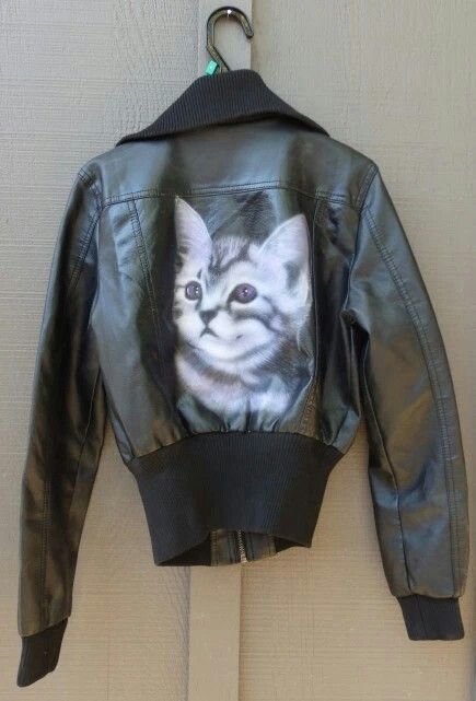 kitten airbrushed on a leather jacket Airbrush Jacket, Airbrush Artwork, Plain Jacket, Vintage Friends, Custom Airbrushing, Goalie Mask, Hockey Goalie, Airbrush Art, Painting Leather