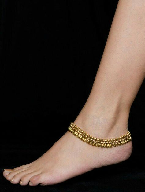 Gold Payal Design, Gold Payal, Payal Design, Silver Anklets Designs, Gold Jewelry Prom, Bridal Anklet, Prom Necklaces, Beautiful Anklet, Anklet Designs