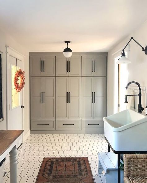 American Hardwoods on Instagram: "Build the perfect mudroom with #RealAmericanHardwood cabinetry. Cabinetry and photo by @forevercabinets #forevercabinets #AmericanHardwoods #hardwood #wood #cabinetry #cabinets #customcabinets #customcabinetry #mudroom #mudroomdesign #mudroomdesignideas #mudroomdesigninspo #mudroomideas #mudroominspo #design #interiordesign #designideas #designinspo #customhome #woodwork #customwoodwork" Mudroom Cabinetry, Mudroom Cabinets, Mudroom Design, Boot Room, Laundry Mud Room, Laundry Room Design, Custom Woodworking, Custom Cabinetry, Custom Cabinets