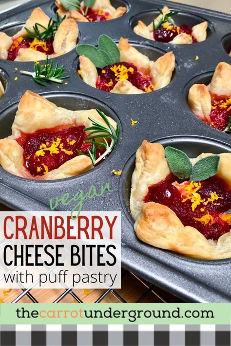 Vegan Cranberry Cheese Bites 🌱 Deliciously festive bite-size appetizers baked in puff pastry with vegan cream cheese topped with a homemade cranberry orange sauce, zest and fresh herbs. Vegan Bitesize Appetizers, Cranberry Cream Cheese Appetizer Bites, Vegan Cranberry Cheese Ball, Puff Pastry Cranberry Brie Bites, Vegan Cranberry Orange Cookies, Vegetarian Appetizers Easy, Vegan Holiday Recipes, Vegan Christmas Recipes, Cranberry Cheese