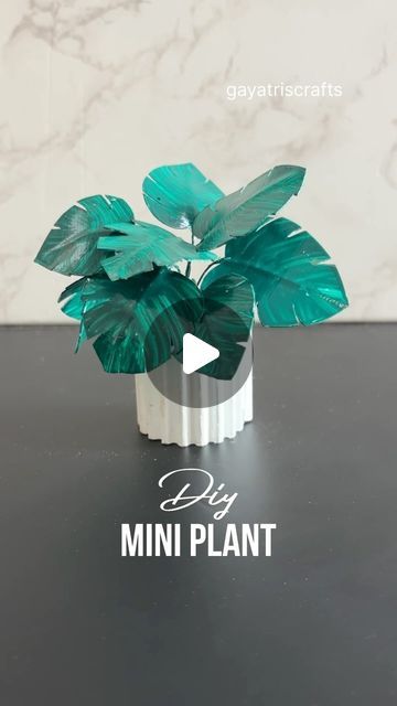 Origami Plants, Mini Plant, Plant Crafts, Duck Tape, Mini Plants, Instagram Diy, Crafty Craft, Diy Art, Origami