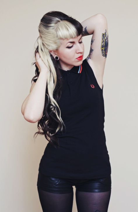 lovelydyedlocks Cabelo Pin Up, Scene Girl, Gothic Hairstyles, Rockabilly Hair, Pin Up Hair, Black And Blonde, Tone Hair, Rockabilly Fashion, Grunge Goth