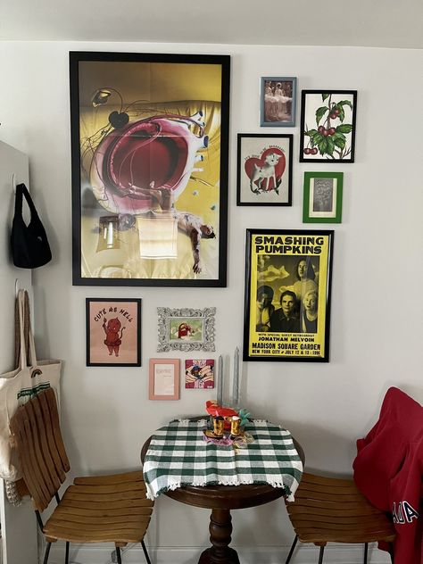 Harry Styles Gallery Wall, Harry Styles Apartment Decor, Harry Styles Apartment, Harry Styles Bathroom, Room Inspo Harry Styles, Poster Collage Wall Bedroom, Concert Poster Gallery Wall, Apartment Decorating Wall, Wall Room Ideas