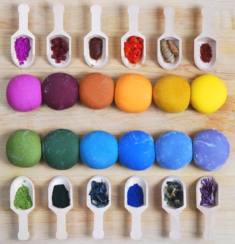 How to Naturally Colour Food Natural Food Dye, Blue Spirulina, Pasta Casera, Purple Carrot, Pasta Fatta In Casa, Natural Food Coloring, Purple Sweet Potatoes, Butterfly Pea Flower, Rainbow Food