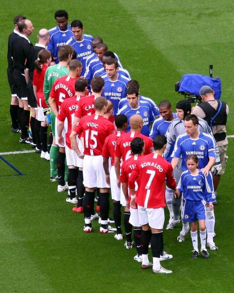 𝐅𝐮𝐭𝐞𝐛𝐨𝐥 • 𝐅𝐨𝐨𝐭𝐛𝐚𝐥𝐥 • 𝐒𝐨𝐜𝐜𝐞𝐫 on Instagram: “Once Upon a time.. 🤩 @manchesterunited / @chelseafc 🔥 @craquesd0futbol” Cristiano Ronaldo Young, Man Utd, Man United, Football Soccer, Cristiano Ronaldo, Once Upon A Time, Manchester United, Ronaldo, Manchester