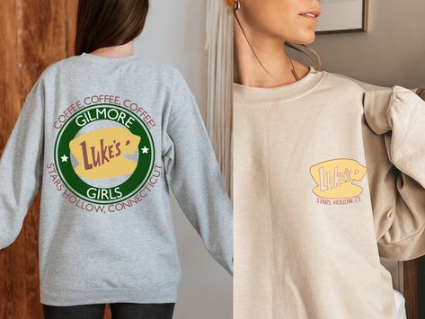 Do you dream of the day you can meet your bestie at Luke's for a quick cup of coffee before heading out for a day of shopping in Stars Hollow? Girl, me too. If this is you, then you need this crewneck sweatshirt right now! Ideal for any situation, a unisex heavy blend crewneck sweatshirt is pure comfort. These garments are made from polyester and cotton. The collar is ribbed knit, so it retains its shape even after washing. There are no itchy side seams on these sweaters. Gilmore Girls Merch, Gilmore Girls Sweater, Lukes Diner Shirt, Gilmore Girls Sweatshirt, Luke's Coffee, Gilmore Girls Luke, Lukes Diner, Girl Hoodie, Gilmore Girl