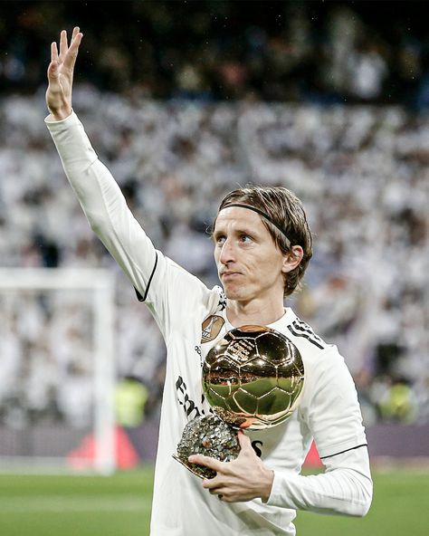 why he's the only player not named Messi or Ronaldo to win the Ballon d'Or in the last 13 years 🏆 Modric Ballon Dor, Messi Ballon Dor, Messi Or Ronaldo, Fine Shyt, Luka Modric, Football Pictures, Neymar Jr, Neymar, Real Madrid