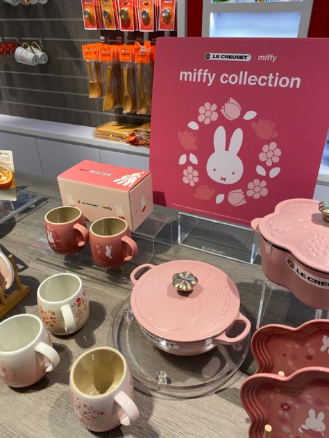 miffy collection with le creuset Miffy Le Creuset, Miffy Home Decor, Miffy Kitchenware, Miffy Decoration, Miffy Decor, Le Creuset Aesthetic, Miffy Collection, Miffy Aesthetic, Miffy Bunny