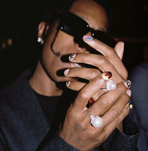 Guys Wearing Nail Polish, Mens Manicure, Men Nail Polish, Pretty Flacko, Harry Styles Nails, Mens Nails, Celebrity Nails, Nail Polish Trends, Asap Rocky