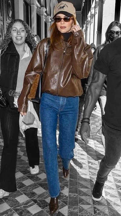 Kendall Jenner Brown Outfit, Kendall Jenner Brown Jacket, Kendall Jenner Brown Leather Jacket, Kendall Jenner 90s Style, Kendall Jenner Western Outfit, Brown Leather Jacket Kendall Jenner, Kendall Jenner Leather Jacket, 90s Supermodels Street Style, Brown Leather Jacket Womens Outfit