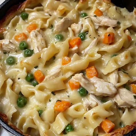 Chicken Pot Pie Pasta Chicken Pot Pie Pasta, Pot Pie Pasta, Crockpot Chicken Pot Pie, Vegetarian Pot Pie, Creamy Chicken Pot Pie, Pot Pie Casserole, Pasta Skillet, Chicken Pot Pie Casserole, Lazy Dinners