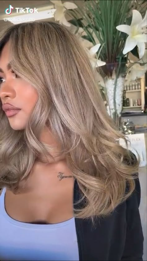 Beige Tone Hair, Beige Blonde Hair Highlights, Neutral Beige Hair, Creamy Brunette Hair, Mocha Blonde Hair, Soft Autumn Blonde Hair, Brownish Blonde Hair Color, Brownish Blonde Hair, Beige Hair Color