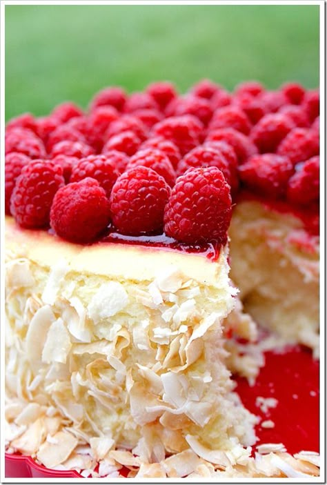 Recipe For Toasted Coconut and Raspberry Cheesecake - Honestly, this recipe for cheesecake is the only one I ever use. Ever. Yes! Smooth Cheesecake, Coconut Cheesecake, Raspberry Coconut, Raspberry Cheesecake, Yummy Sweets, Toasted Coconut, Eat Dessert, Yummy Desserts, Cakepops