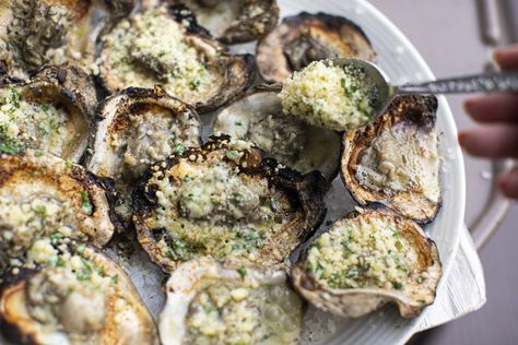 New Orleans Drago’s Charbroiled Oysters Recipe – FOOD is Four Letter Word Dragos Charbroiled Oysters Recipe, Broiled Oysters Recipe, Charbroiled Oysters Recipe, Chargrilled Oysters Recipe, Fish Casseroles, Oyster Dressing Recipes, Oyster Rockefeller, Charbroiled Oysters, Broiled Oysters