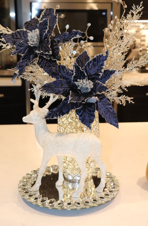 Gold And Blue Christmas Table, Blue And Silver Christmas Table Decor, Glam Christmas Decor Ideas, Navy Blue Christmas, Christmas Decor Ideas 2023, Centerpieces Christmas, Glass Roses, Wood Slice Christmas, Glam Christmas Decor