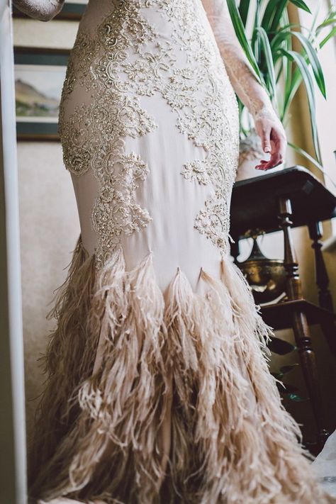 The 7 Wedding Dress Trends for Spring/Summer 2016 | http://www.tulleandchantilly.com/blog/the-7-wedding-dress-trends-for-springsummer-2016/ Wedding Dress With Feathers, Style Année 20, 20s Wedding, Dress With Feathers, 1920s Wedding, 2015 Wedding Dresses, Gatsby Wedding, Wedding Robe, Country Wedding Dresses