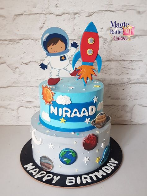 Universe / Planets / Astronauts cake Astronaut Theme Cake, Space Theme Cake, Astronaut Cake, Astronaut Theme, Universe Planets, Beautiful Birthday Cakes, Beautiful Birthday, Theme Cake, Birthday Food