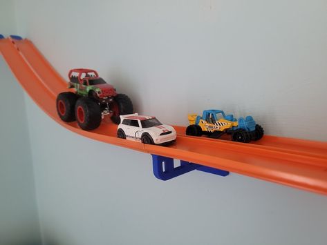 Diy Hot Wheels Display Ideas, Hotwheels Rooms, Hot Wheel Tracks Ideas, Hot Wheels Set Up, Monster Truck Race Track Diy, Cars Room Decor Boys, Monster Jam Christmas Tree, Pixar Cars Bedroom Ideas For Boys, Hot Wheel Bedrooms Ideas