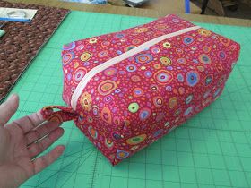 Box Bag Pattern, Makeup Bag Tutorials, Sew Tutorials, Makeup Bag Pattern, Toiletry Bag Pattern, Cosmetic Bag Pattern, Diy Makeup Bag, Dopp Bag, Box Bags