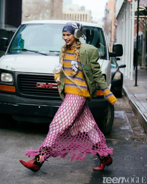 Ugly Fashion Trends, Urban Winter Outfits, Funky Colorful Outfits, Camp Style Fashion, Mixed Pattern Outfit, Maximalist Style Fashion, Bold Street Style, Maximalist Outfit, Ugly Fashion