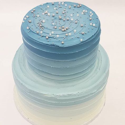 Blue White Silver Cake, Blue Cake With Pearls, Blue And Silver Cake Ideas, Blue And Silver Cake, Blue Ombre Cake, Ripple Cake, Tiered Cakes Birthday, Blue Frosting, Decorating Frosting