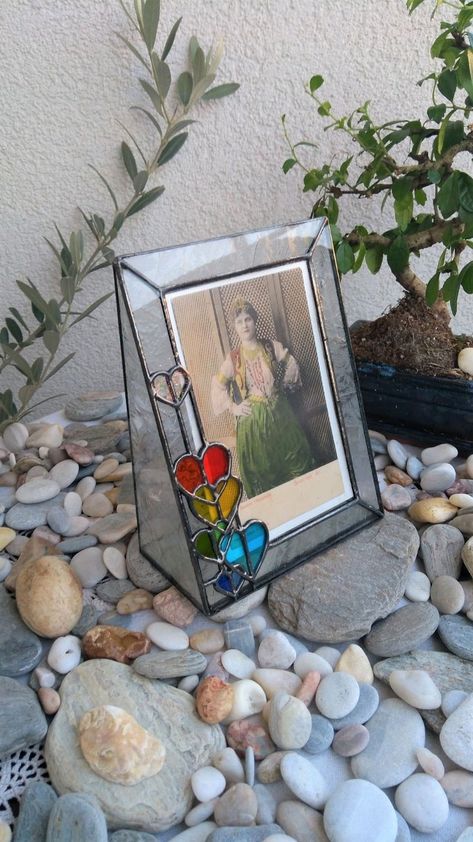 Stained Glass Frames, Stained Glass Mosaic Art, Stained Glass Necklace, Stained Glass Mirror, Lover Photo, Glass Photo Frames, Glass Picture Frames, Glass Painting Designs, Glass Mosaic Art