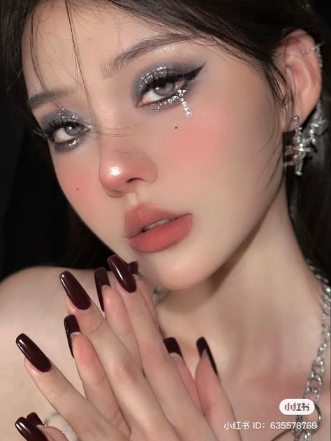 #aesthetic #makeup #cbeauty #chinesemakeup #douyin #beauty #fashion #makeupideas #manhua #manhualashes #chinese Douyin Beauty, Chinese Makeup, Ulzzang Makeup, Aesthetic Makeup, Beauty Fashion, Septum Ring, Makeup Looks, Nose Ring, Makeup