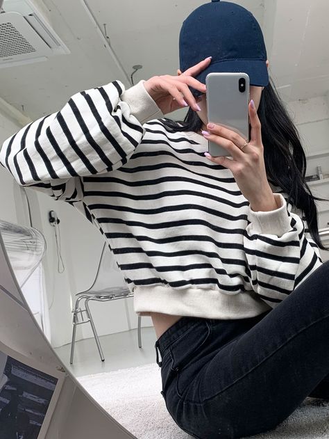 Black and White Casual Collar Long Sleeve Fabric Striped Pullovers Embellished Medium Stretch  Women Sweatshirts Bussines Casual Woman, Black And White Clothes, Black Tshirt Outfit, Rich Style, Funny Gym Shirts, Black And White T Shirts, Women Sweatshirts, Formal Outfits, Striped Sweatshirts