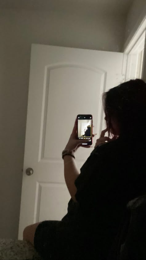 Fit Check Mirror Selfie No Face Snap, Front Mirror Selfie, Aesthetic No Face Pfp, Mirror Fit Check, Kissing In The Rain, Pretty Brunette, Chill Photos, Best Poses For Pictures, Foto Poses