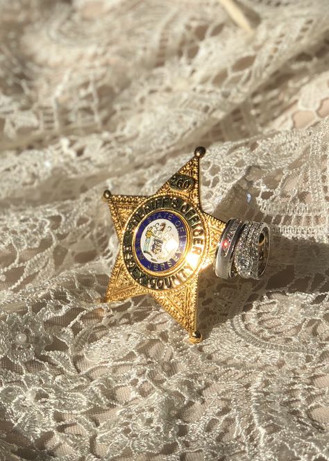 Sheriff police cop wedding pictures Sheriff Aesthetic, Cop Wedding, Police Wedding, Police Cops, Wedding Aesthetics, Sheriff Deputy, Farmhouse Decor Living Room, Blue Bloods, Wedding Picture