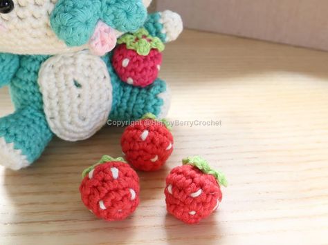 Mini Strawberry Crochet Pattern Free, Tiny Strawberry Crochet Pattern, Tiny Strawberry Crochet, Small Strawberry Crochet Pattern, Mini Strawberry Crochet Pattern, Crochet Small Strawberry, Crochet Strawberry Pattern Free, Crochet Mini Strawberry, Amigurumi Avocado