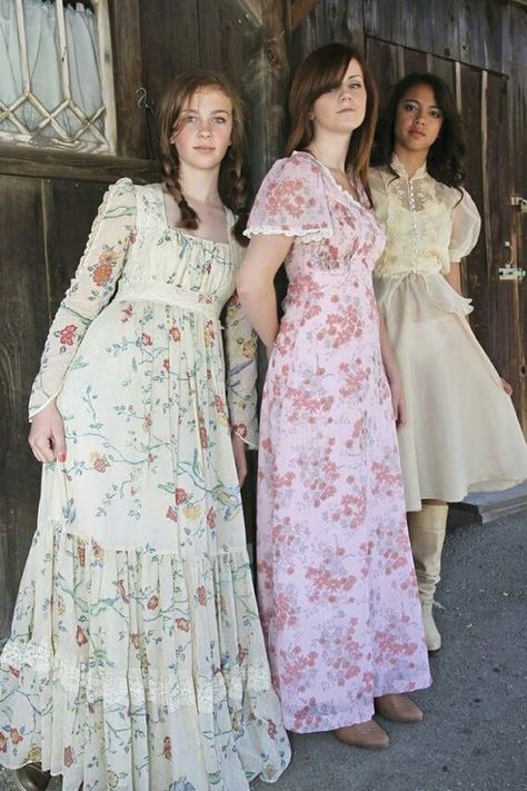 Prairie Clothes, Floral Country Dress, Prairie Fashion, Prairie Dresses, Vintage Prairie Dress, Jr High, 70s Inspired Fashion, Country Floral, Seventies Fashion