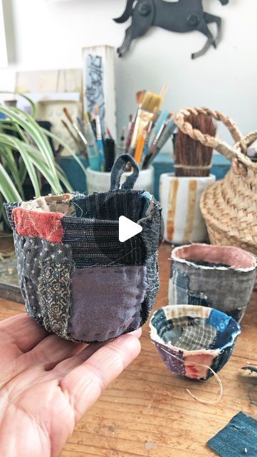 Slow Stitch Vessel, How To Make Stitch Pots, Stitch Pots Tutorial, Fabric Vessels How To Make, Fabric Scrap Basket, Stitch Pots, Fabric Vessels, Boro Bag, Fabric Containers