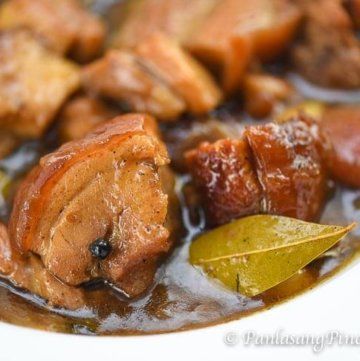 Lechon Paksiw Recipe - Panlasang Pinoy Lechon Sauce Recipe, Lechon Paksiw, Pork Lechon, Lechon Paksiw Recipe, Lechon Recipe, Roasted Pig, Leftover Pork Roast, Lutong Pinoy, Lechon Kawali