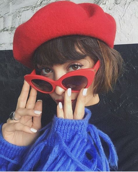 PINTEREST:Sofía Marroquín Red Cat Eye Sunglasses, Taylor Lashae, Chique Outfit, Red Sunglasses, Retro Mode, Mode Inspo, Look Vintage, French Girl, Looks Style