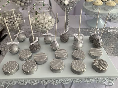 Chocolate covered Oreos and cake pops Black And Silver Treat Table, Grey Foods For Party, White And Silver Cake Pops, Disco Theme Desserts, Metallic Cake Birthday, Black And Silver Treats, Disco Treats, Silver Desserts, Silver Dessert Table